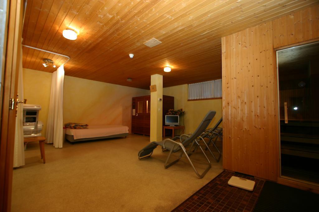 Hotel Poestli Малоя Экстерьер фото