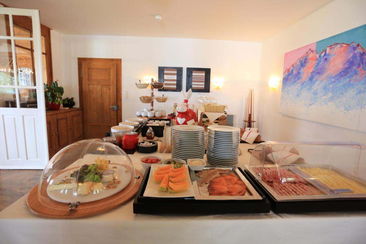 Hotel Poestli Малоя Экстерьер фото